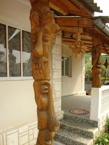 Foto intrarea in casa mesterului (c) Petru Goja